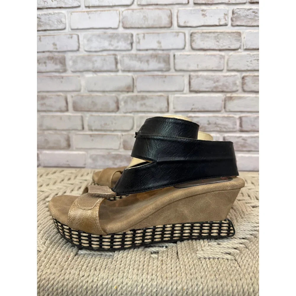 Modzori Life Leather Wedge Sandal Taupe Size 7 Good